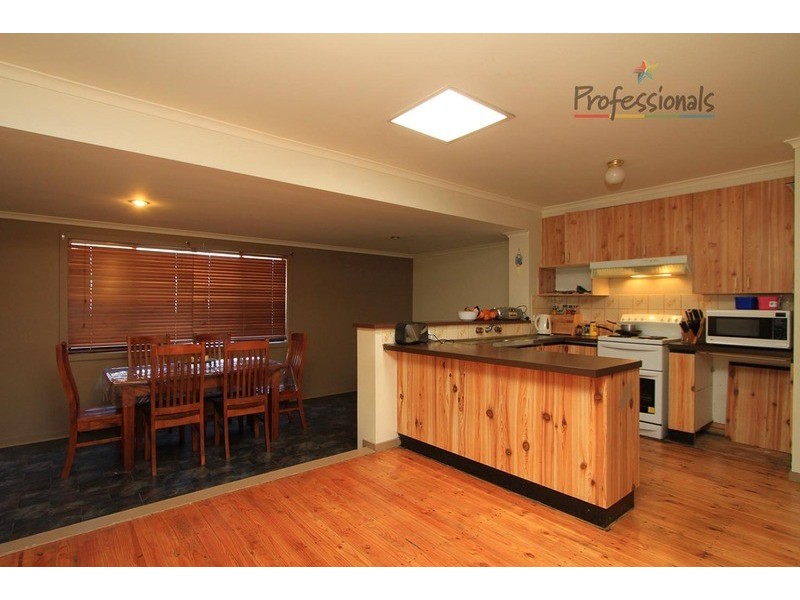 24 Albert Road, Chiltern VIC 3683