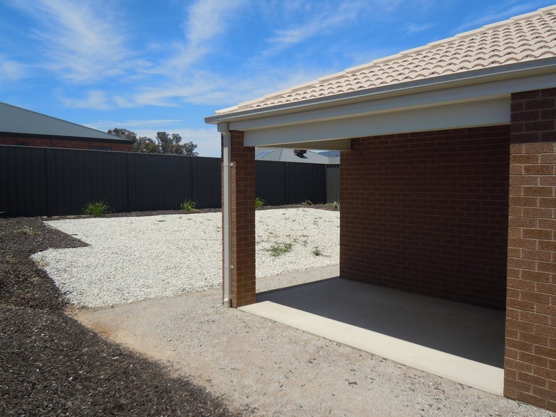 12 Silky Oak Avenue, Wodonga VIC 3690