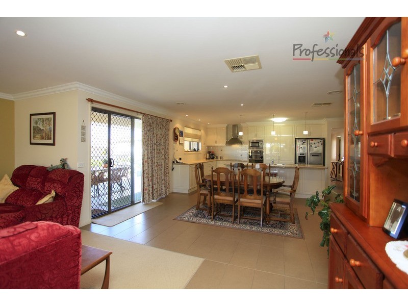 8 Treecreeper Street, Thurgoona NSW 2640