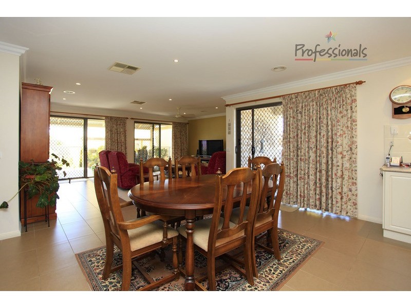 8 Treecreeper Street, Thurgoona NSW 2640