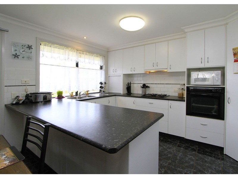 17 Kingfisher Court, East Albury NSW 2640