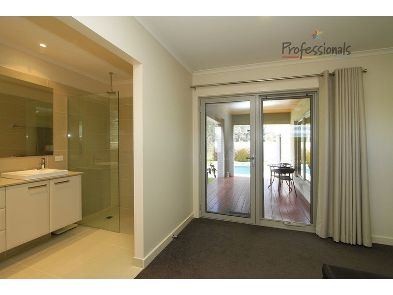 65 Golflinks  Avenue, Wodonga VIC 3690