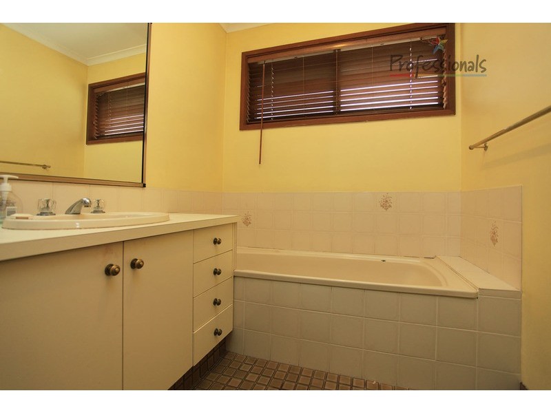 2/22 Campbell  Avenue, Wodonga VIC 3690