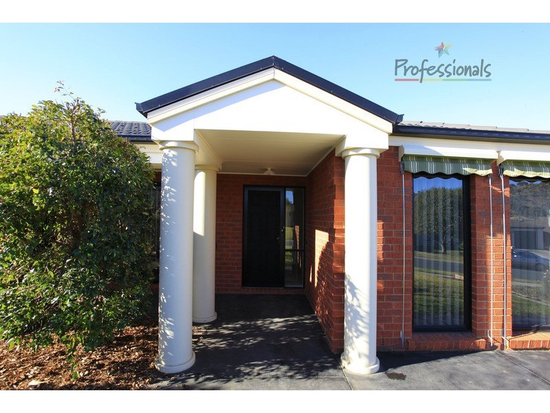 14 Hawk Place, West Wodonga VIC 3690