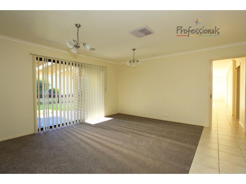 14 Hawk Place, West Wodonga VIC 3690