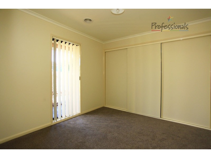 14 Hawk Place, West Wodonga VIC 3690