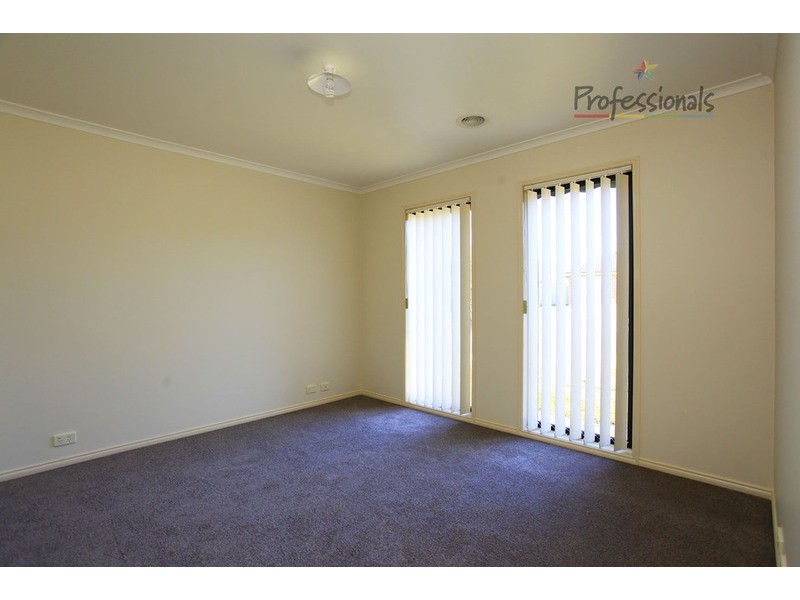 14 Hawk Place, West Wodonga VIC 3690