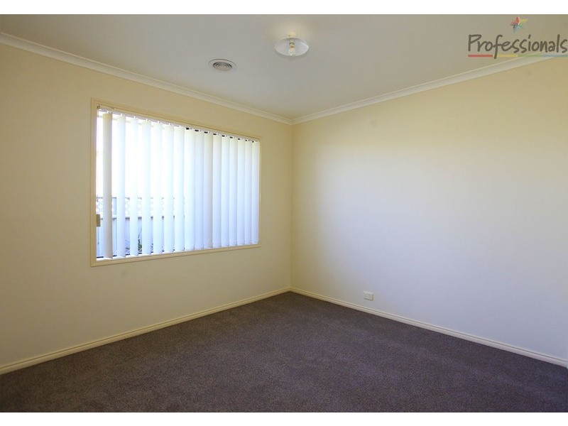 14 Hawk Place, West Wodonga VIC 3690