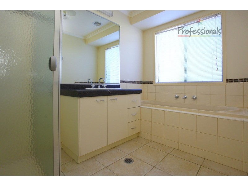 14 Hawk Place, West Wodonga VIC 3690