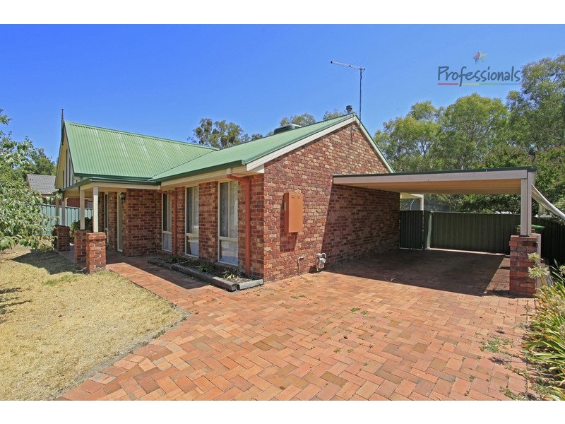 4 Tyrell  Court, West Wodonga VIC 3690