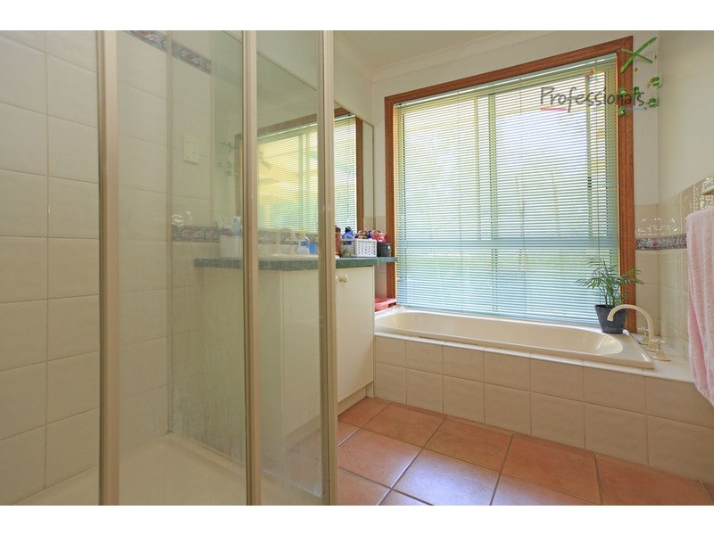 4 Tyrell  Court, West Wodonga VIC 3690