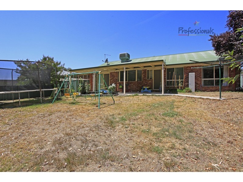 4 Tyrell  Court, West Wodonga VIC 3690