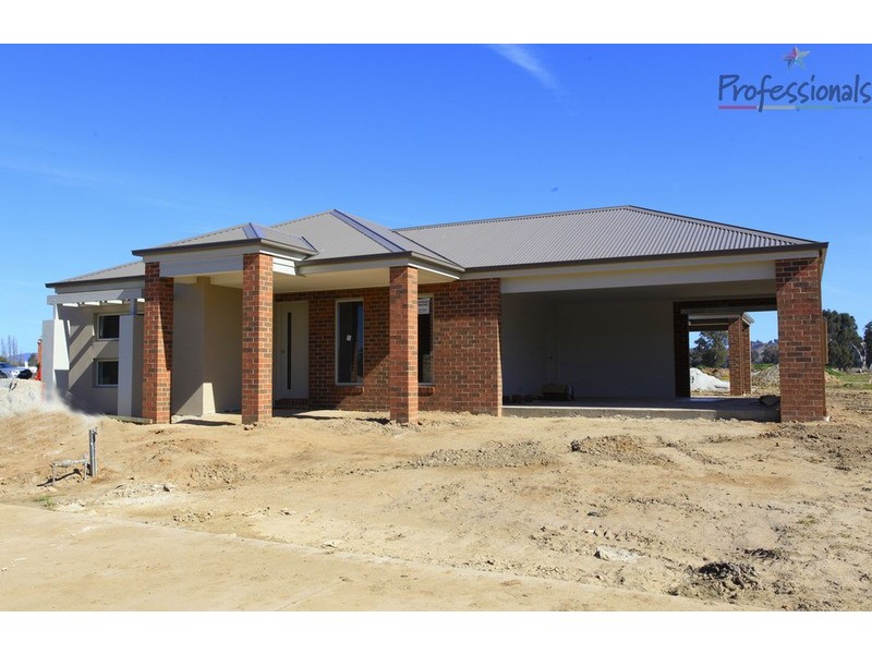 11 Riverside  Boulevard, Killara VIC 3691