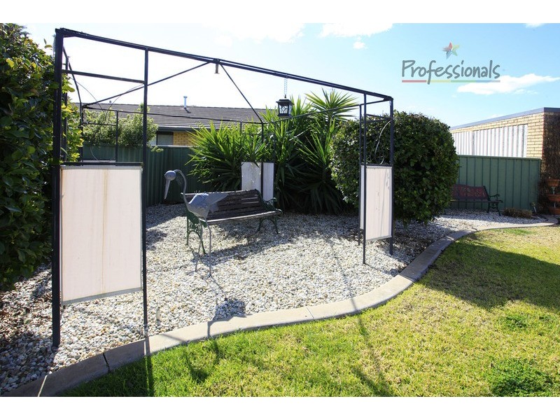 2 Lightwood  Drive, Wodonga VIC 3690