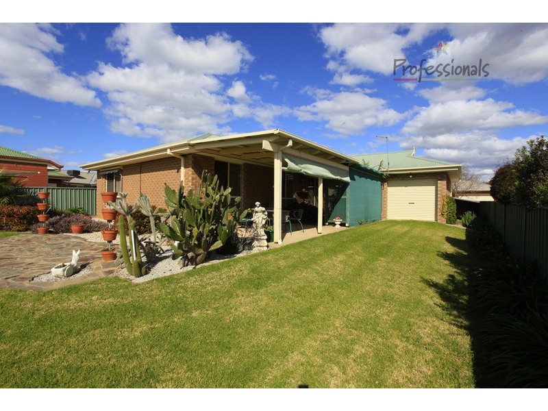 2 Lightwood  Drive, Wodonga VIC 3690