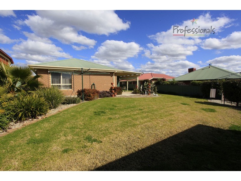 2 Lightwood  Drive, Wodonga VIC 3690