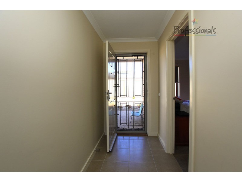 2/776 Centaur Road, Lavington NSW 2641