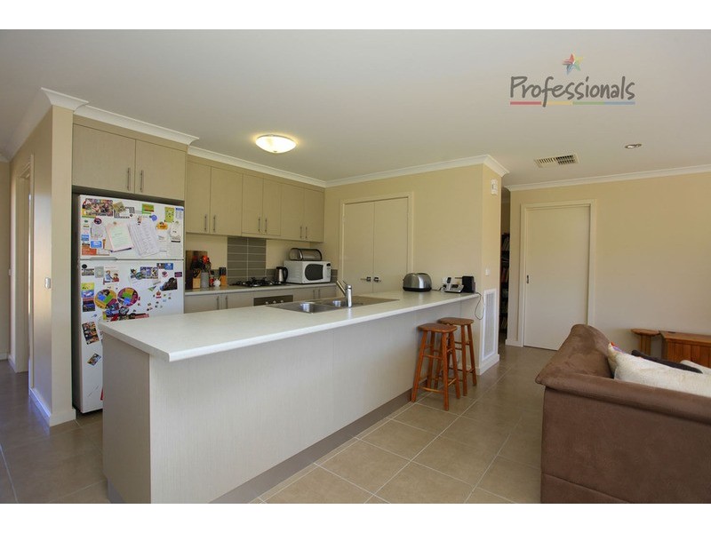 2/776 Centaur Road, Lavington NSW 2641