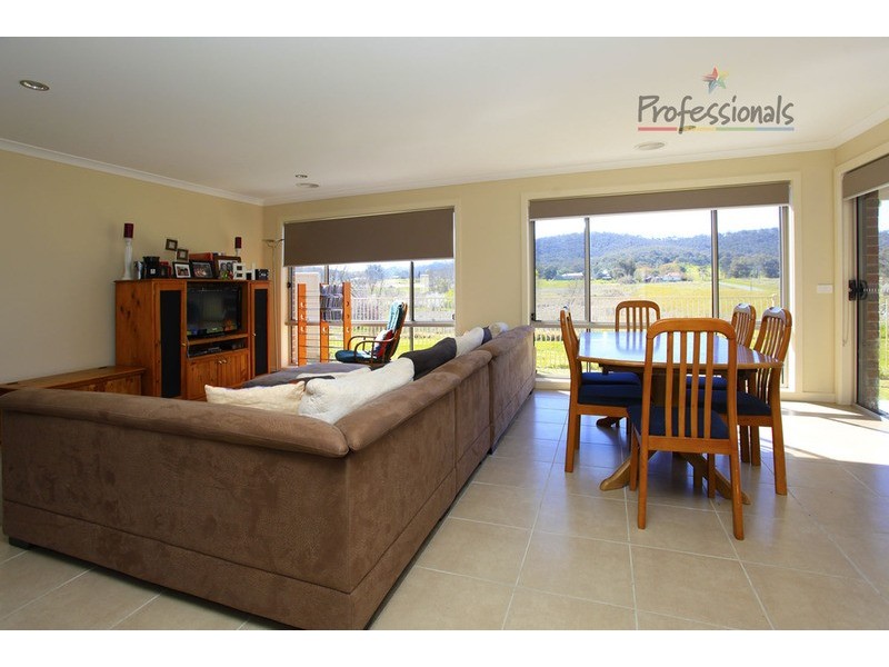 2/776 Centaur Road, Lavington NSW 2641