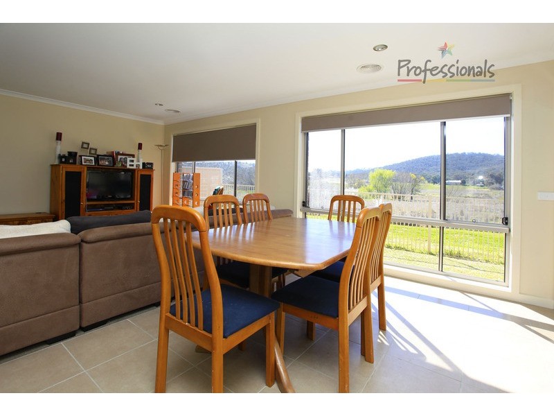 2/776 Centaur Road, Lavington NSW 2641