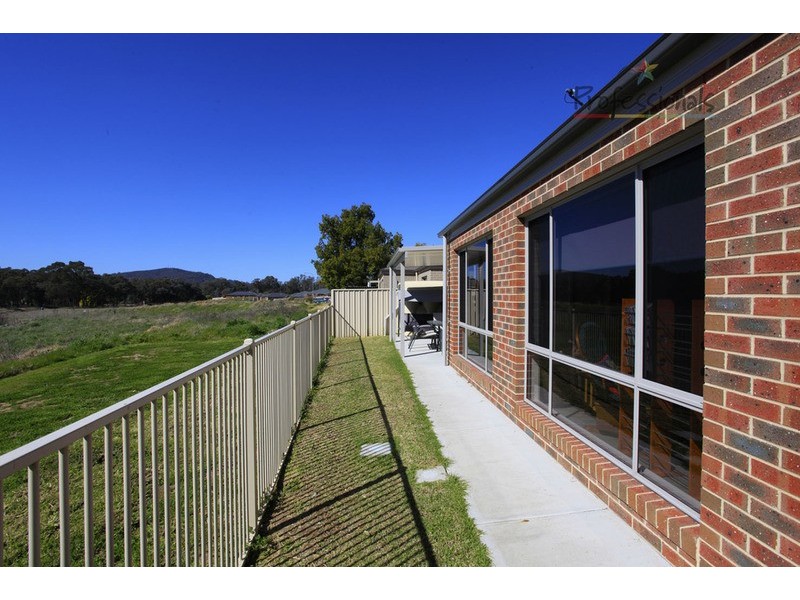 2/776 Centaur Road, Lavington NSW 2641