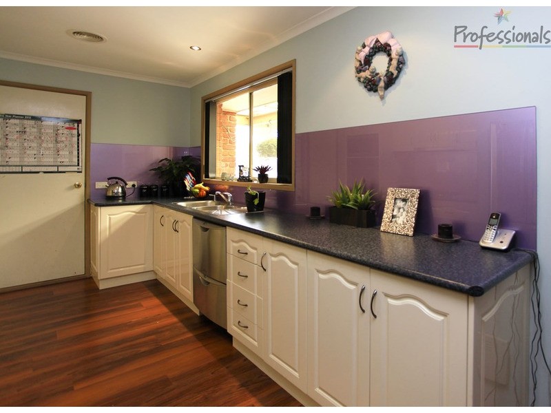 18 Bullara Court, Lavington NSW 2641