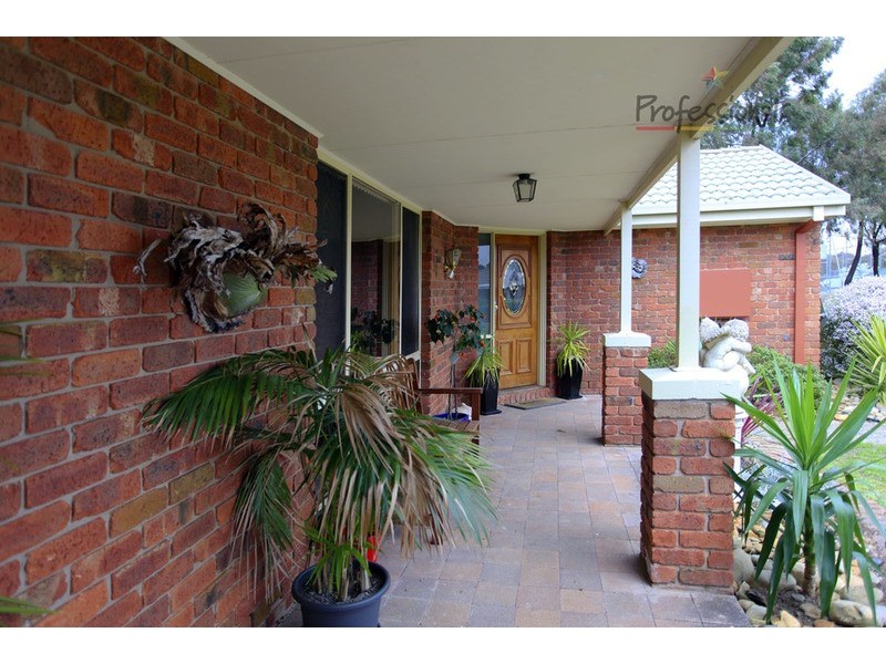 18 Bullara Court, Lavington NSW 2641