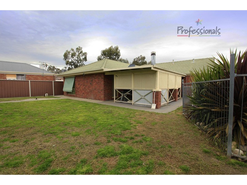 18 Bullara Court, Lavington NSW 2641
