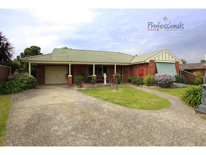 18 Bullara Court, Lavington NSW 2641