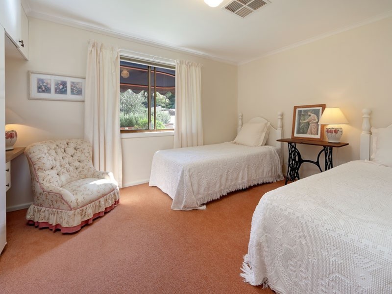 264 Desmond Street, Lavington NSW 2641
