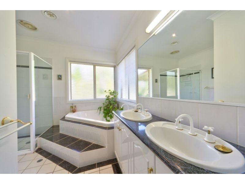 9 Stapleton  Court, Wodonga VIC 3690