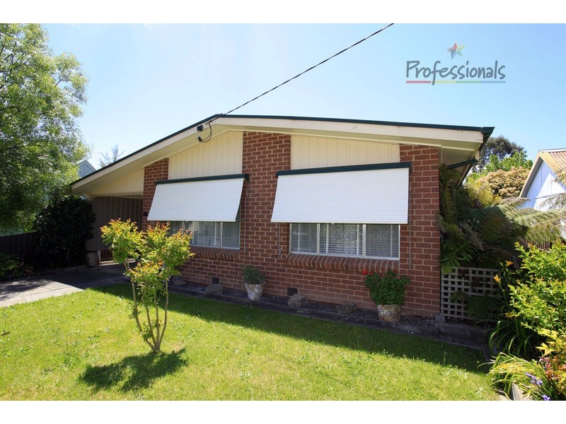 13 Burke  Street, Chiltern VIC 3683