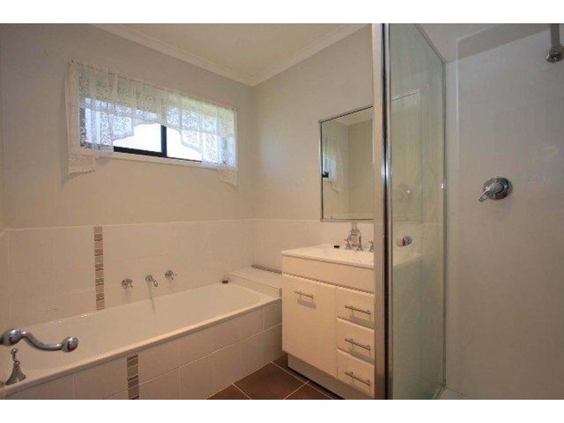 2/28 McEwen  Crescent, Wodonga VIC 3690