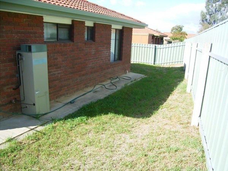 2/28 McEwen  Crescent, Wodonga VIC 3690