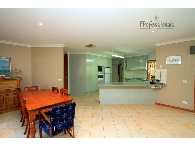 110 Mountford Crescent, Albury NSW 2640