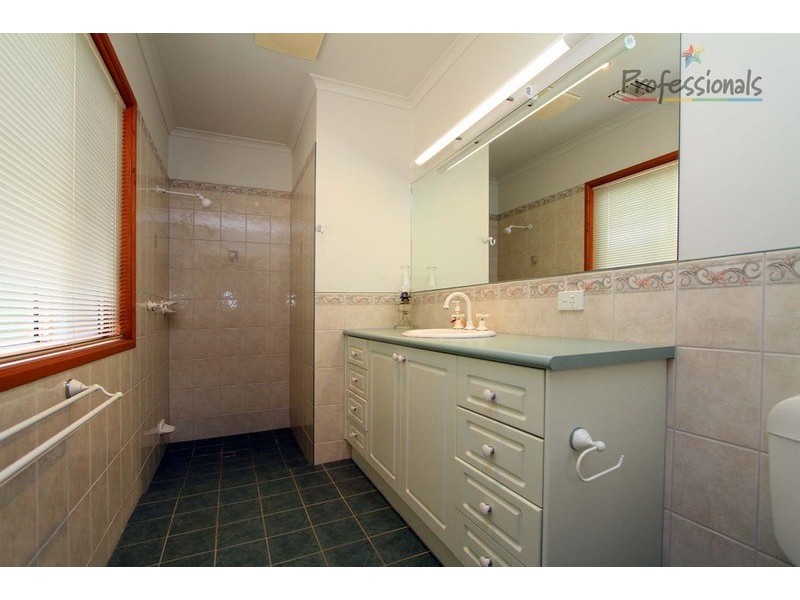 110 Mountford Crescent, Albury NSW 2640