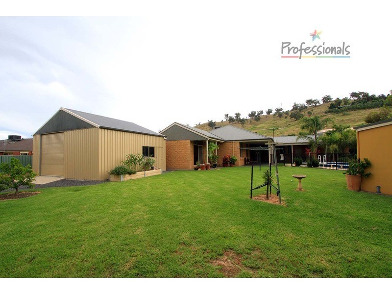 110 Mountford Crescent, Albury NSW 2640