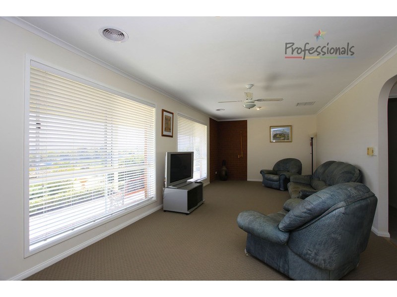 31 Michelle  Drive, Kiewa VIC 3691