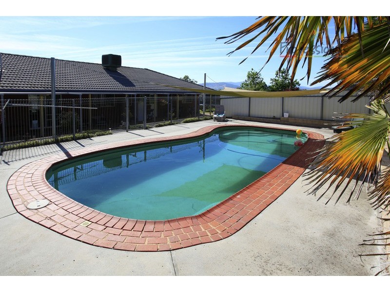 31 Michelle  Drive, Kiewa VIC 3691