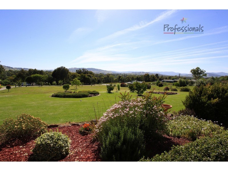 31 Michelle  Drive, Kiewa VIC 3691