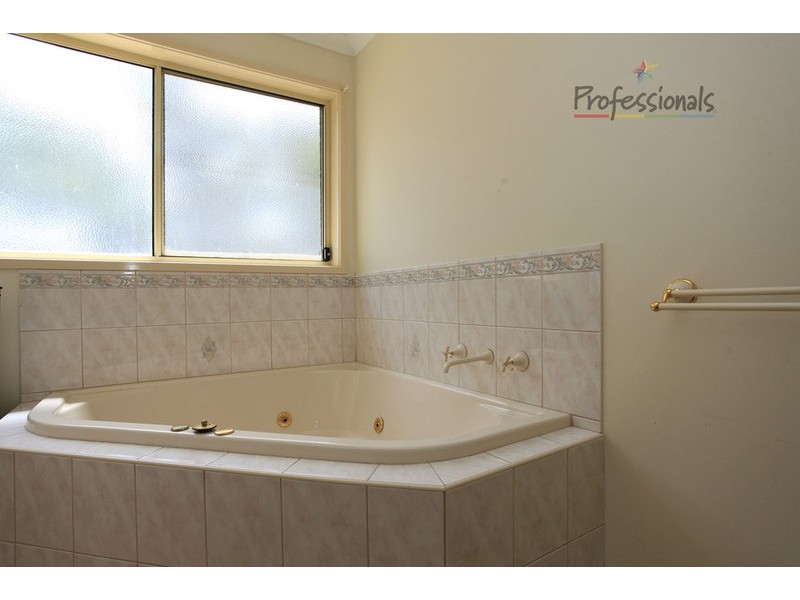 4 Alkira Court, Lavington NSW 2641