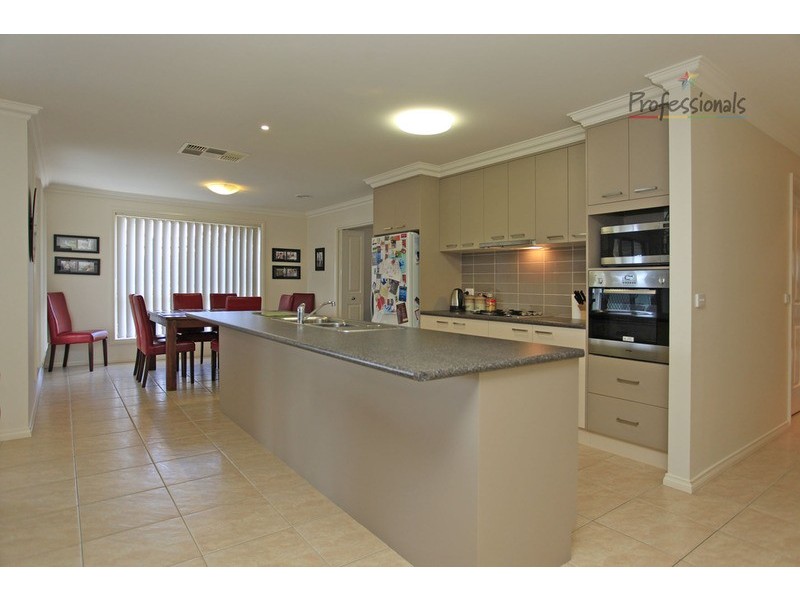 16 Firetail Street, Thurgoona NSW 2640