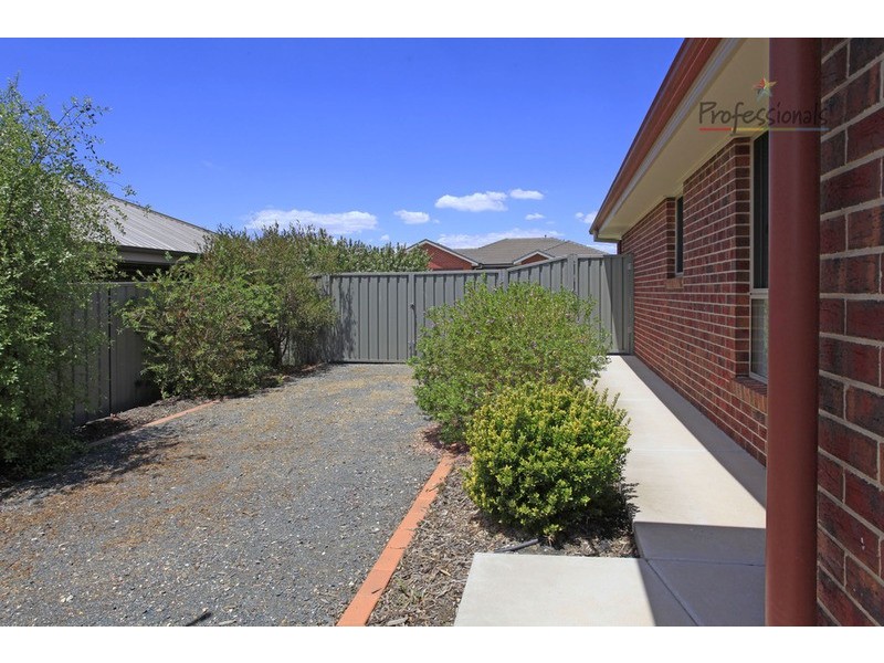 16 Firetail Street, Thurgoona NSW 2640