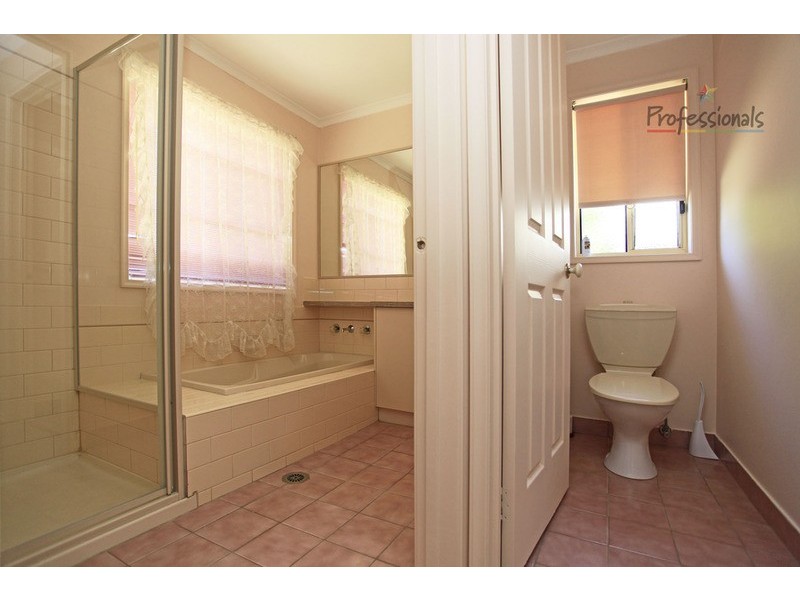 37 Sarson  Road, Lavington NSW 2641