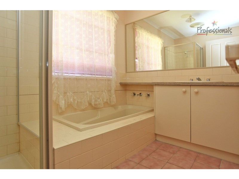 37 Sarson  Road, Lavington NSW 2641