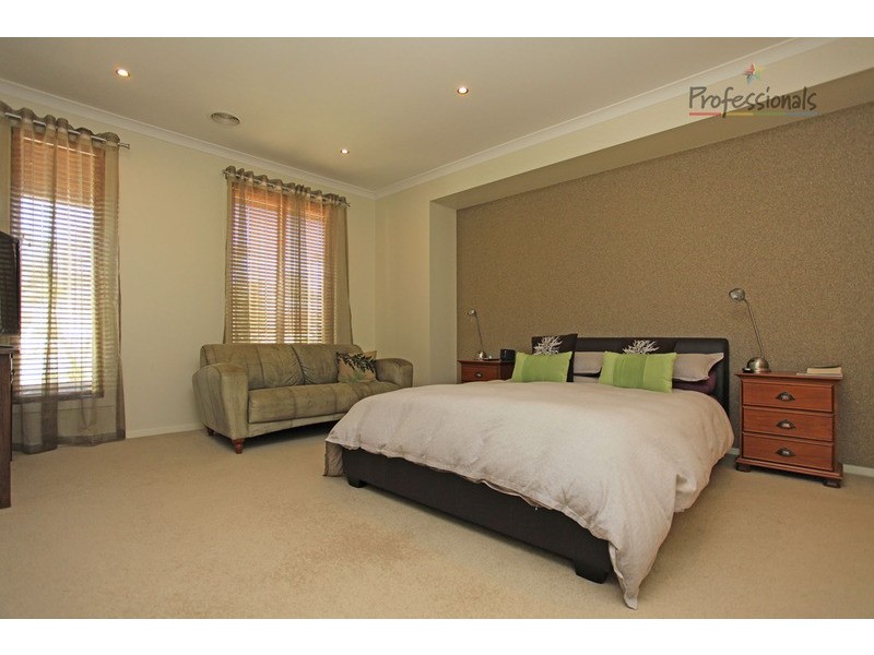 16 Victoria Cross Parade, Wodonga VIC 3690