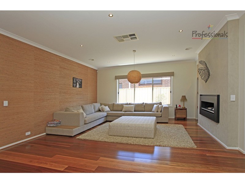 16 Victoria Cross Parade, Wodonga VIC 3690