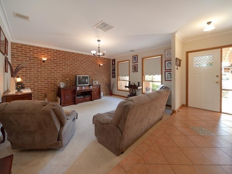 9 Clarendon Avenue, Wodonga VIC 3690