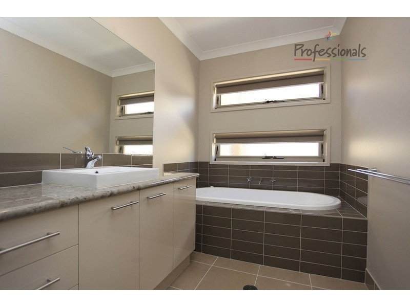 4 Blackburn Close, Wodonga VIC 3690