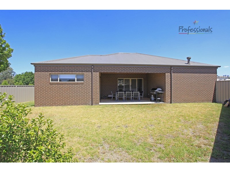 12 Grange Close, Wodonga VIC 3690